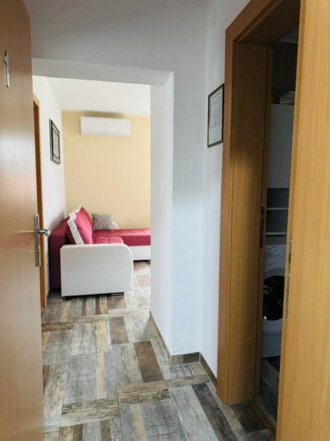 Apartments Paradise Licko Petrovo Selo Bagian luar foto